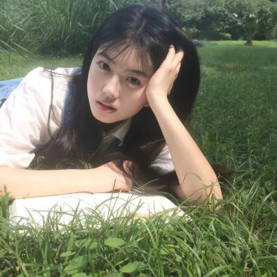 当红小花深夜密会神秘女子，本人沉默不回应，连续多日引热议